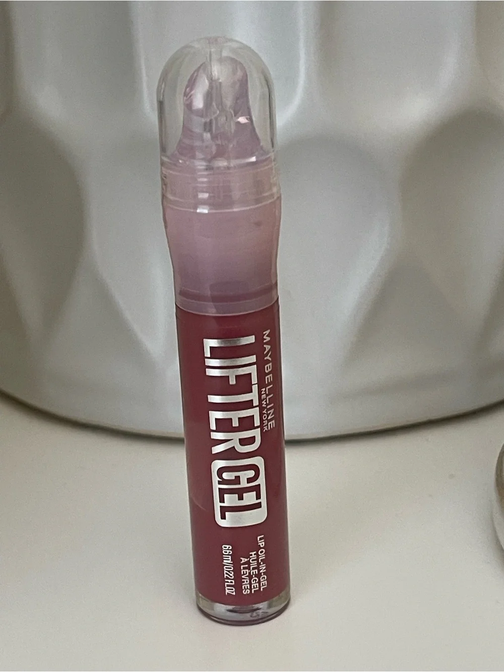 NEW! Maybelline LIFTER GEL OIL LIP GLOSS W/ HYALURONIC ACID (Strawberry Shake)